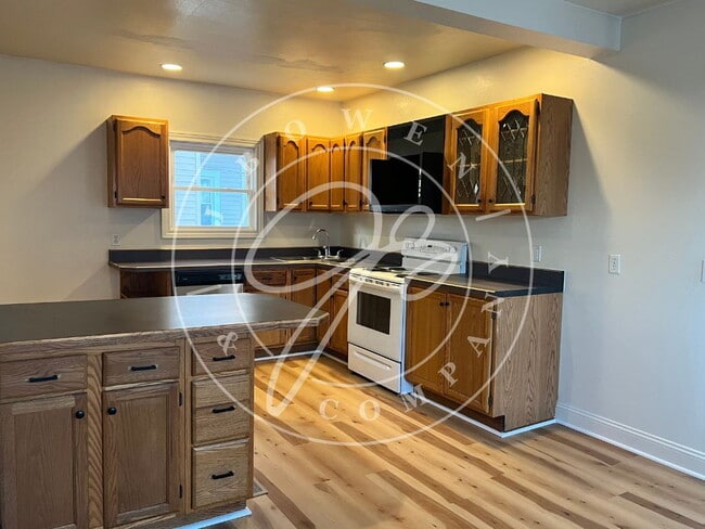 Photo - 3-Bedroom Home in West Toledo with spacious kitchen.