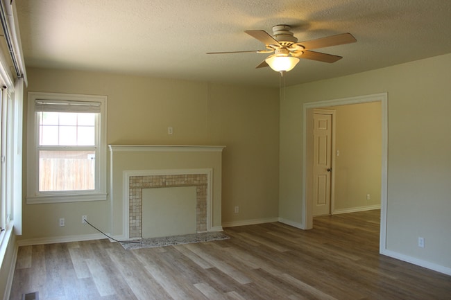 Photo - 1010 S Cloverdale Blvd