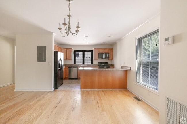 Photo - Summerview Square