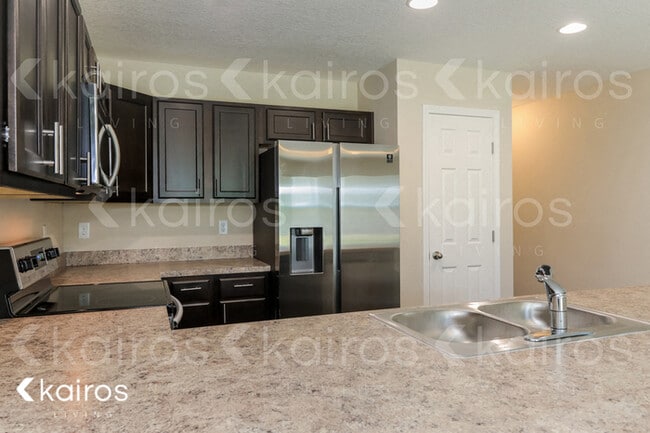 Photo - 1305 Mull St