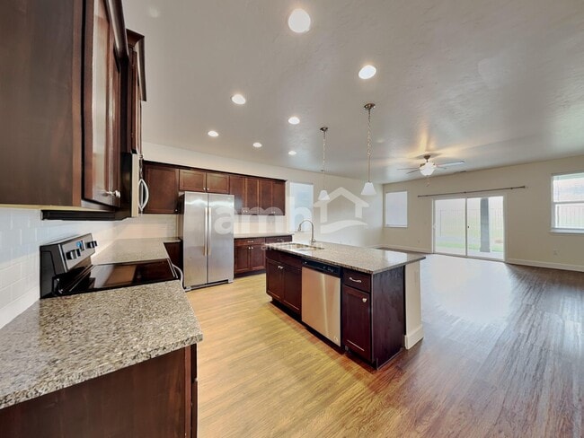 231 E Sicily Dr