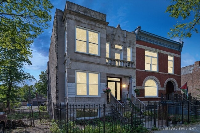 Building Photo - 3217 W Fulton Blvd Rental