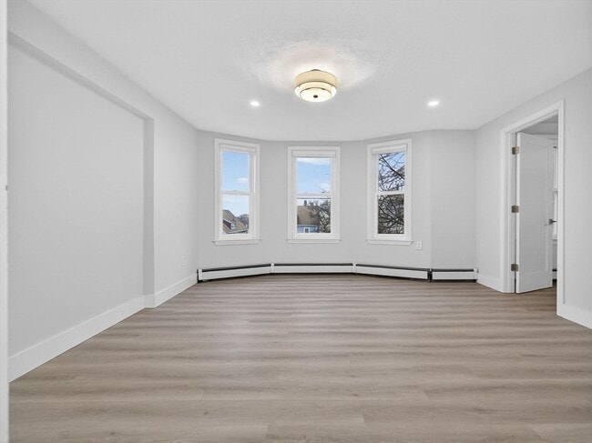 Photo - 469 Medford St Unidad 2