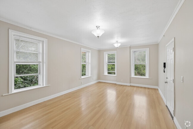 3BR, 1BA - 1,086SF - Unit 3 - Living Room