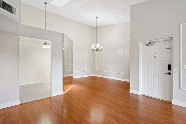 Photo - 13770 Oneida Dr