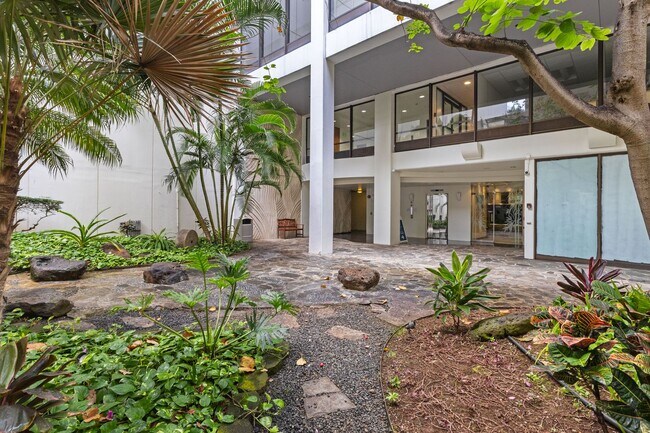 Photo - Downtown Honolulu Condo - AC . W/D . Full Kitchen