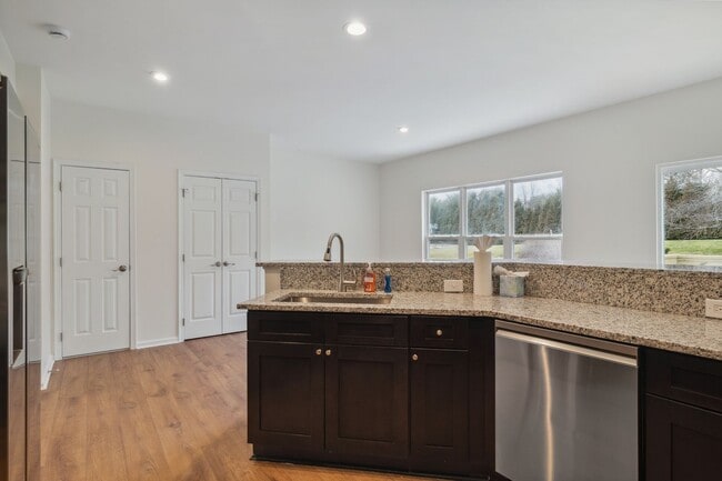 Photo - 21193 Millwood Square