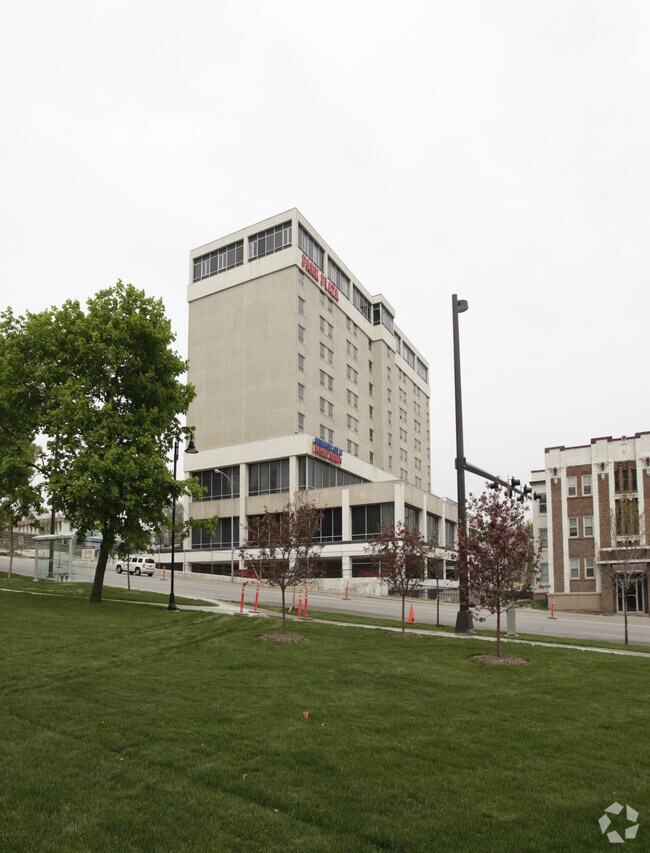 Photo - Park Plaza Condominiums