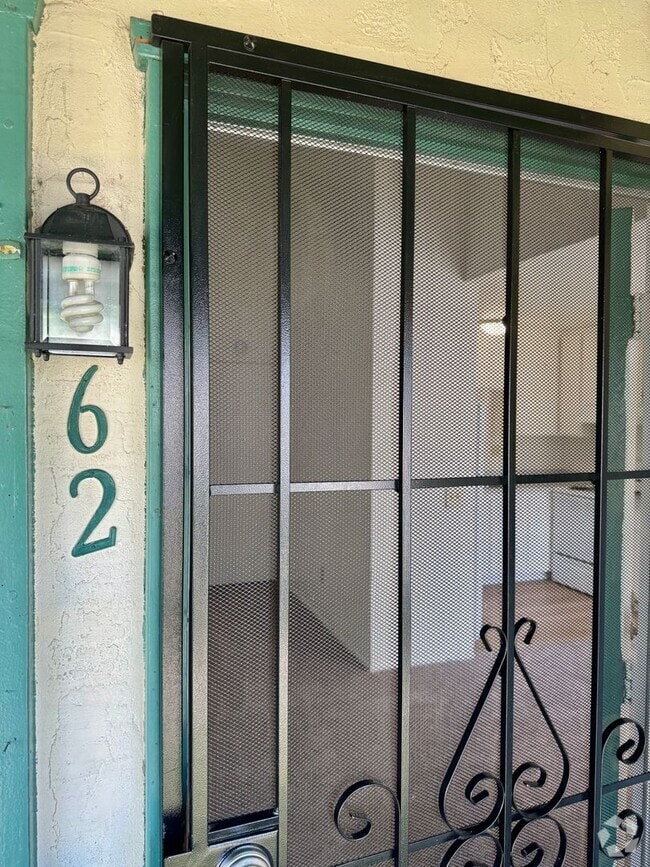 Building Photo - Spacious Upstairs Two-Bedroom 1 & 1/2 Bath... Rental