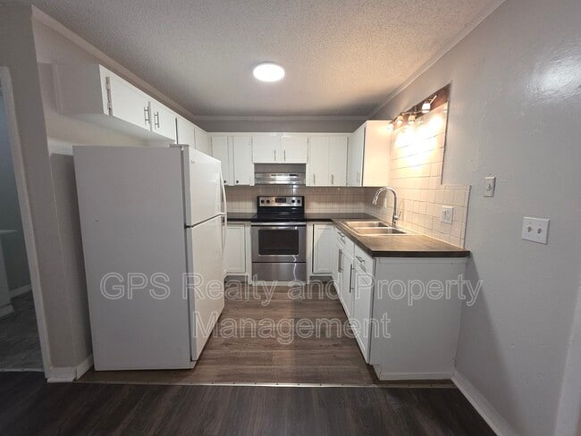 Photo - 843 Grove Ave