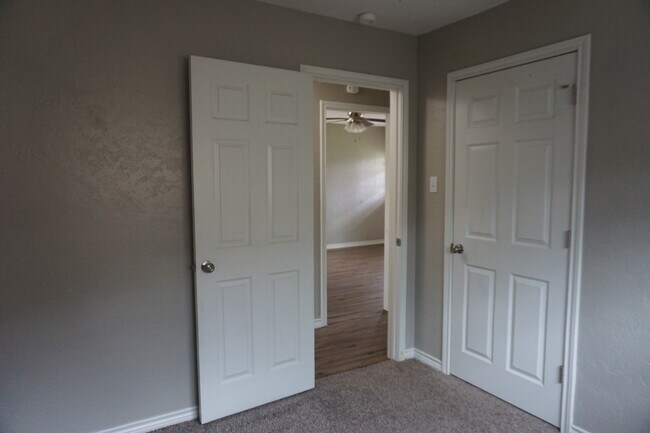 Photo - 5012 Lakefront Dr