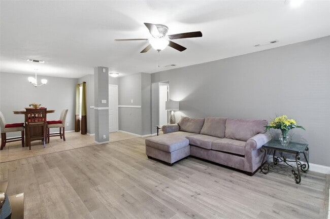 2410 Buttercup Cir