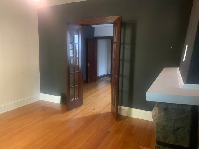 Photo - 5538 Walsh St