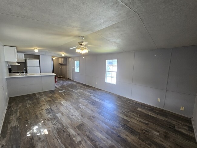 Photo - 700 W Ridgeway Ave