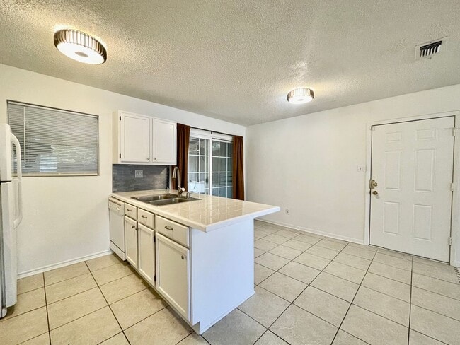 Photo - Charming 3 Bedroom Home w/ 1 Car Garage and Large Fenced Yard!!