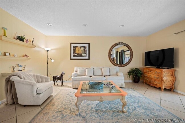 Photo - 1419 Riverside Cir