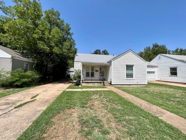 Building Photo - AVAILABLE NOW!