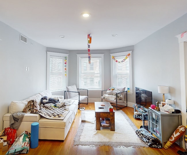 Building Photo - 190 Kelton St Unit 3