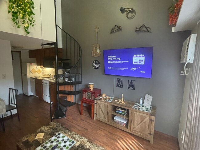 Building Photo - 803 W Springfield Ave Unit J