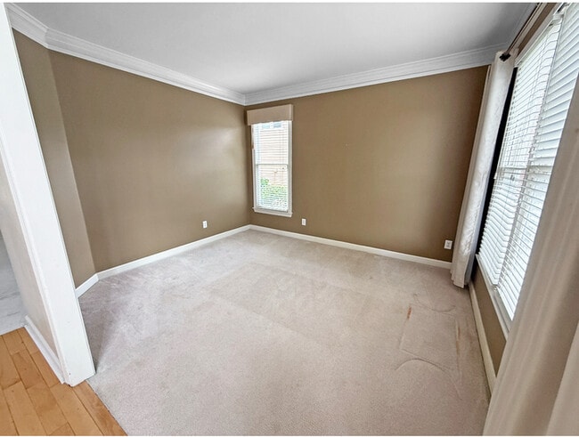 Photo - 805 Yosemite Dr NW
