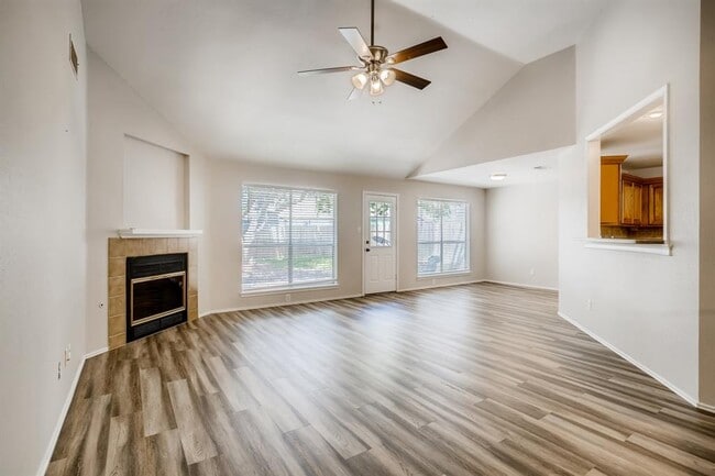 Photo - 607 Battlecreek Ln