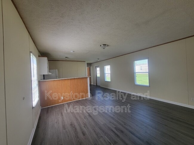Photo - 607 Kerri Ln