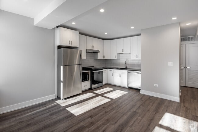 Studio, 1BA - 460SF - Living Room - 1710 W Lunt Ave