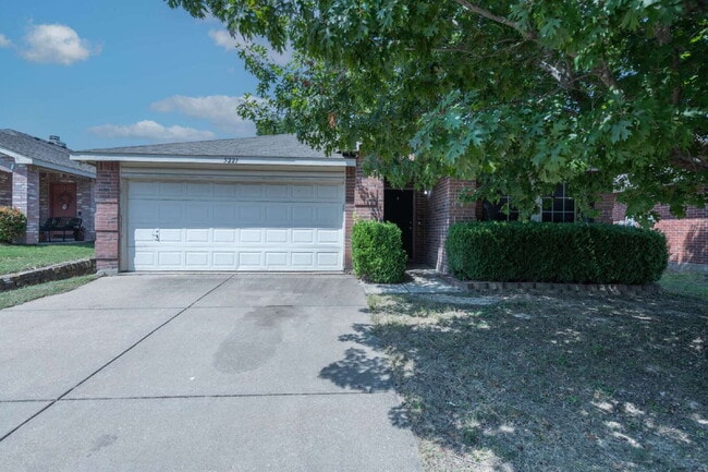 Building Photo - Great Location! Rental