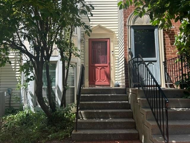 Building Photo - 28 Juniper St