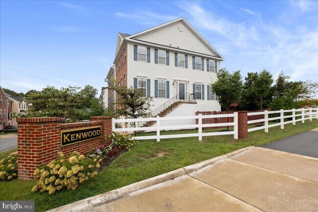 6350 Regal Oak Dr