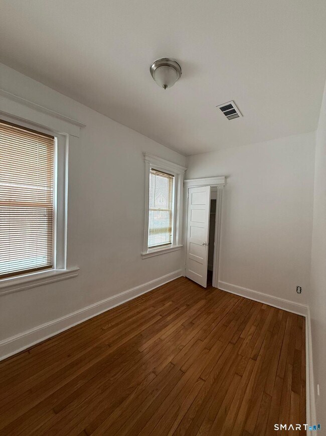 Photo - 175 Read St Unit 1