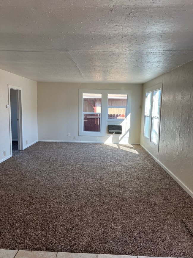 Building Photo - Cute house!