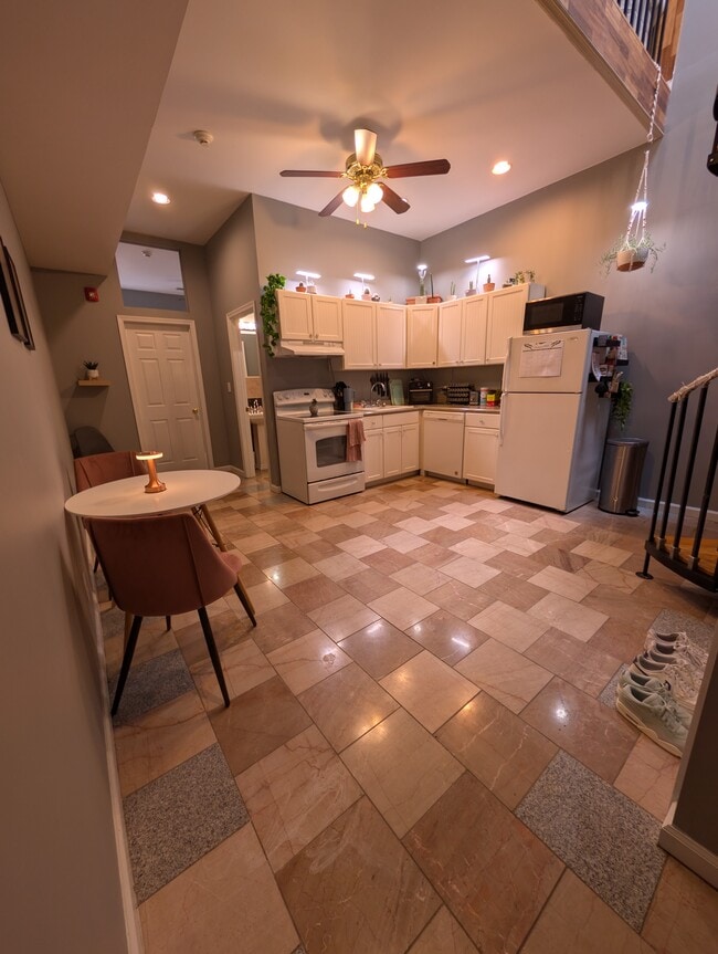 Photo - 4219 Ridge Ave Unit B