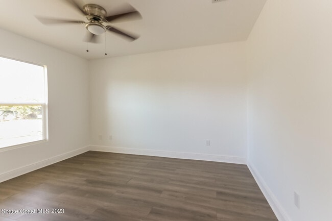 Photo - 674 23rd Pl SW