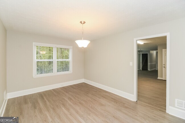 Photo - 5501 Reynard Trail