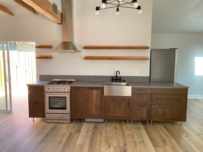 Building Photo - 3605 Helms Ave
