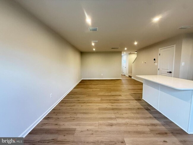 Photo - 647 Laurelwood Cir