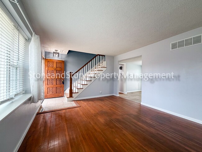 Photo - 4 bedroom 2 bath on quiet street in Briarwood