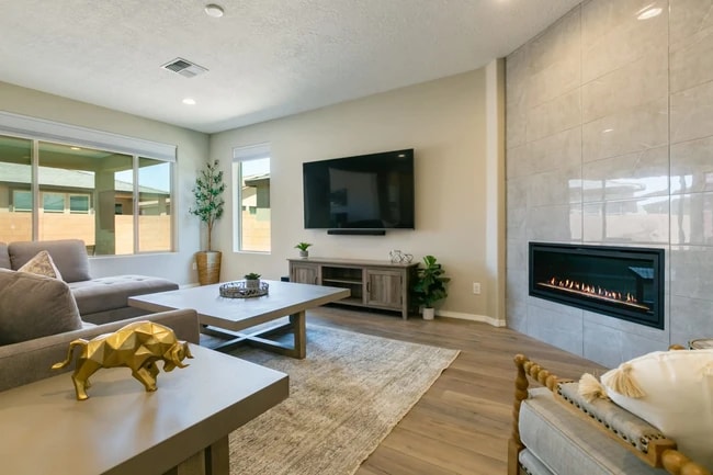 Photo - 6049 Nauman Dr