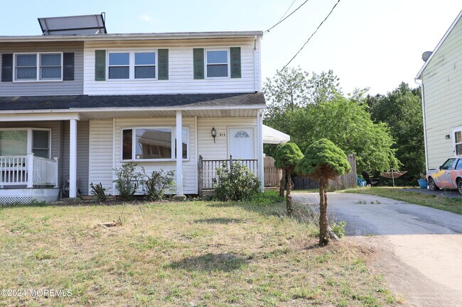 Photo - 814 Laurel St