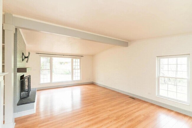 Photo - 203 Hathaway Dr