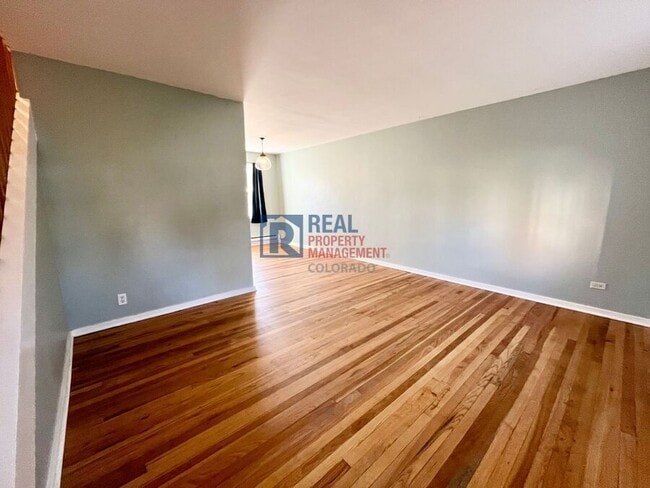 Photo - 2858 Jasmine St