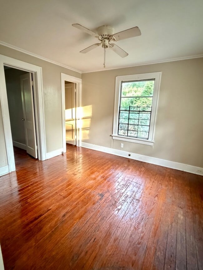 Photo - 3553 W College St