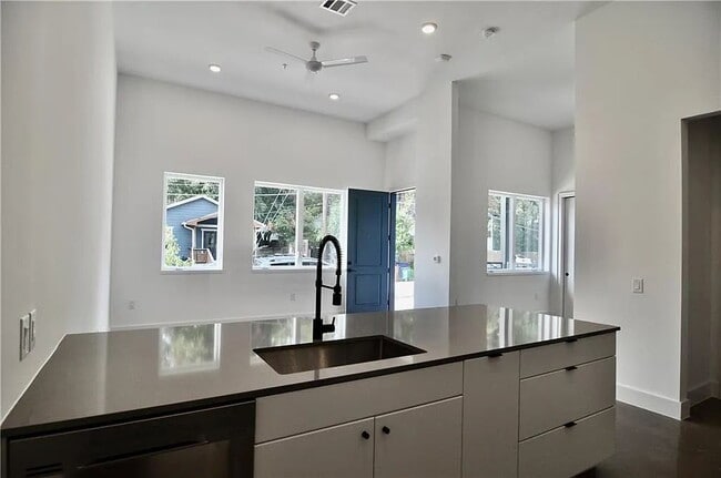 Photo - "Chic 2-Bed Gem in Vibrant East Austin Locale – Welcome Home!"