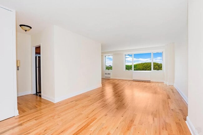 Building Photo - 2400 Johnson Ave