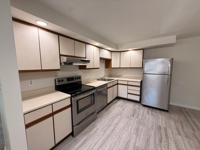 Building Photo - 211 Randall Rd Unit Oakledge Estates