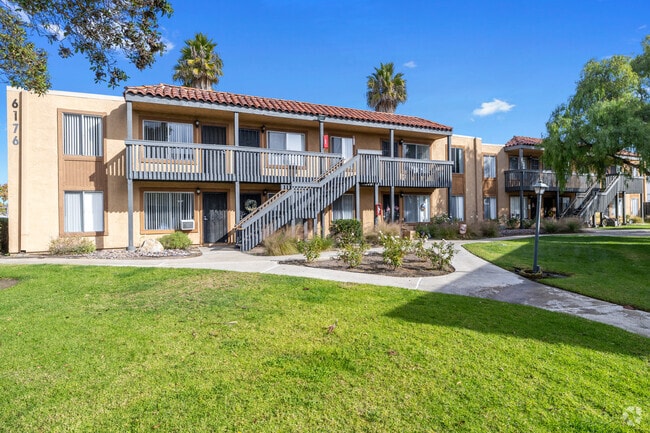 La Casa Balboa Apartments