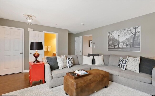 Photo - 1121 Frontline Dr