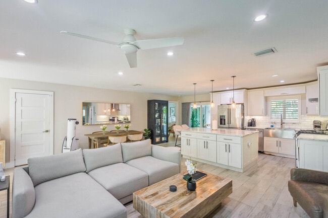 Photo - 2830 SW 5th St