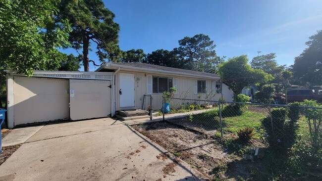 Building Photo - 617 59th Ave Dr W Unit 619 59th Avenue Drive W